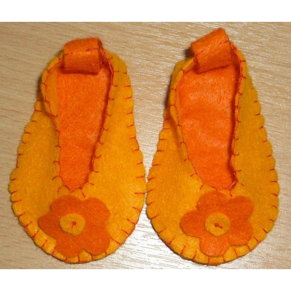 Geel met oranje schoentjes